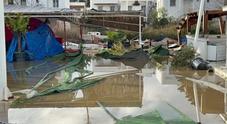 Bodrum ve Marmaris'te sağanağın ardından temizlik çalışması başlatıldı