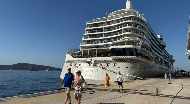 Bodrum'a 2 kruvaziyerle 2 bin 484 turist geldi