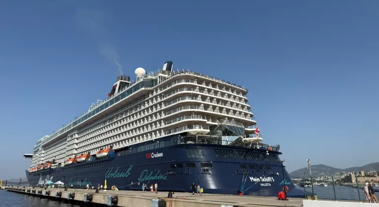 Bodrum'a "Mein Schiff 5" kruvaziyeriyle 2 bin 746 yolcu geldi