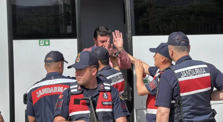 Bodrum'da CHP'li belediye meclis üyesi ve eski il yöneticisine "rüşvet" suçundan 5'er yıl hapis