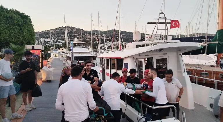 Bodrum'da koyda yaralanan genç ekiplerce kurtarıldı