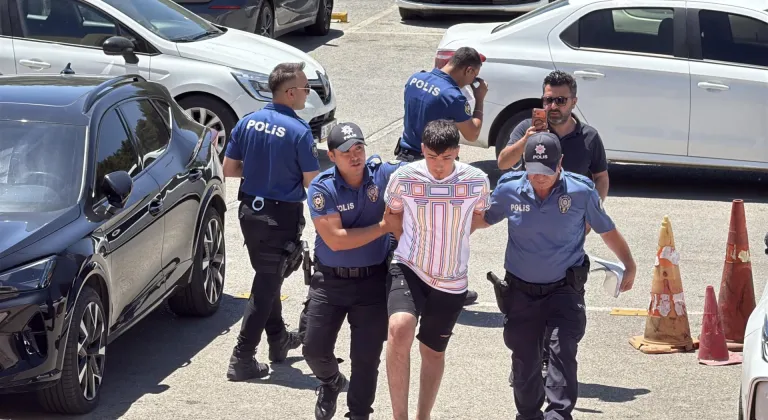 Bodrum'da Polisin "dur" ihtarına uymayan sürücü, 1'i polis 3 kişinin yaralanmasına neden oldu