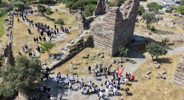 Bodrum'da "Turizm Haftası" kapsamında Antik Halikarnassos Surları'nda yürüyüş yapıldı
