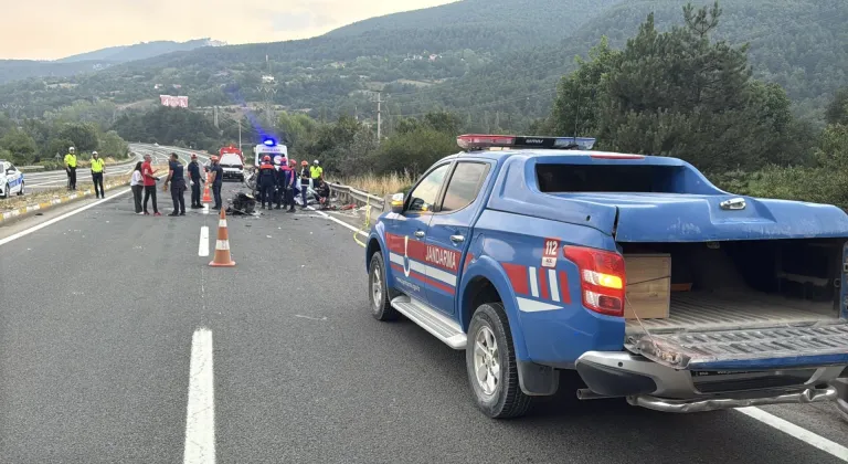 Bolu'da iki otomobilin çarpıştığı kazada 1 kişi öldü, 2 kişi ağır yaralandı
