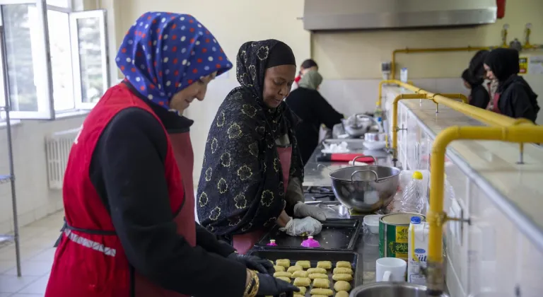 Bolu'da "kardeşlik sofrası" 5 ülkenin bayram tatlıları için kuruldu