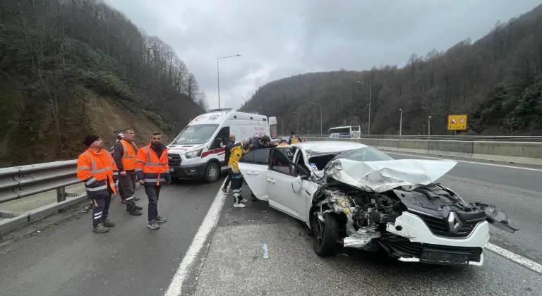 Bolu'da otomobille kamyonetin çarpıştığı kazada 2'si çocuk 4 kişi yaralandı