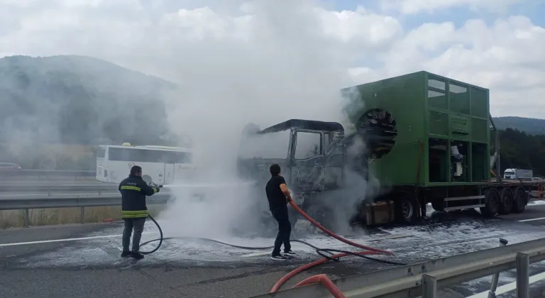 Bolu'da seyir halindeki tırda çıkan yangın söndürüldü