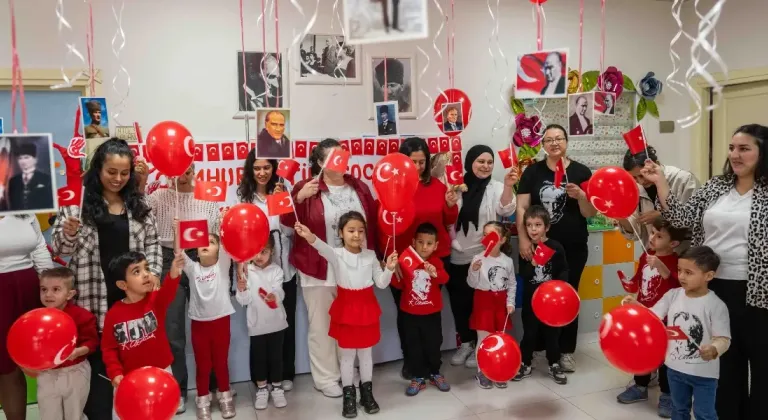 Bornova'da 29 Ekim kutlamaları çocuklarla başladı