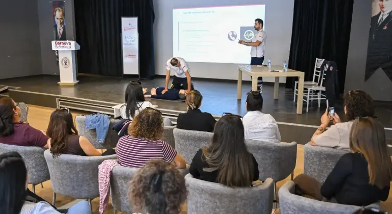 Bornova’da çocuklara yönelik ilk yardım eğitimi
