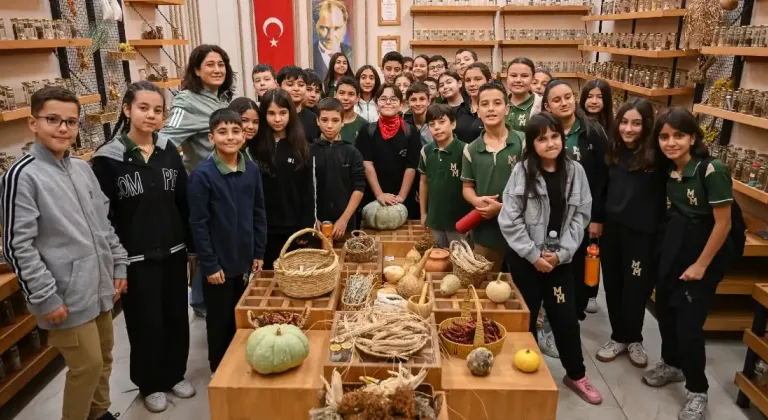 Bornova'da öğrencilere yerel tohum ve tarım eğitimi