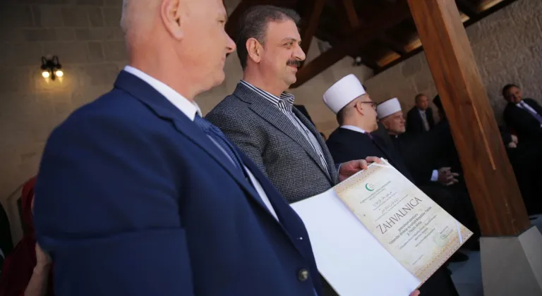 Bosna Savaşı'nda yıkılan ve Türkiye'nin desteğiyle yeniden yapılan Dugalica Camisi ibadete açıldı