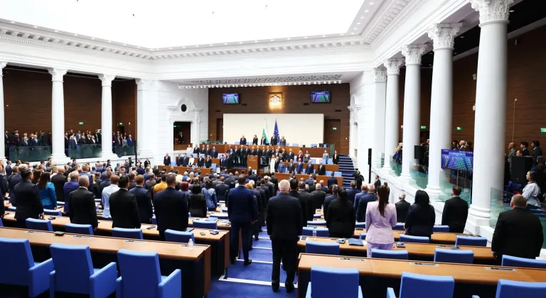 Bulgaristan'da Başbakan Radev'in hükümeti parlamentodan güvenoyu aldı