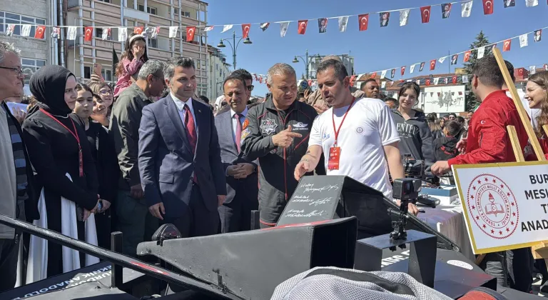 Burdur Öğrenci Teknoloji Festivali, Türkiye'nin ilk astronotu Alper Gezeravcı'nın katılımıyla düzenlendi
