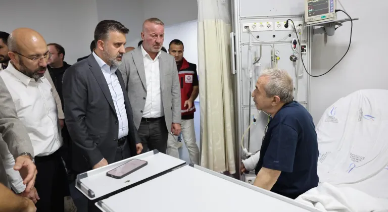 Bursa Büyükşehir Belediye Başkan Vekili Biba, Manisa'daki kazada yaralanan vatandaşları ziyaret etti