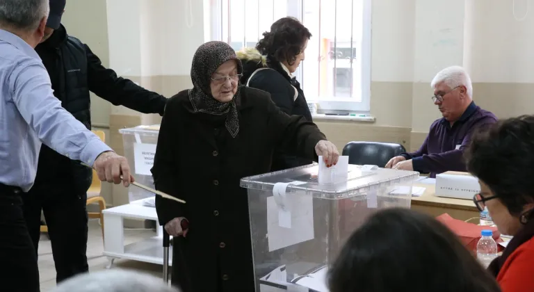 Bursa, Eskişehir ve Yalova'da çifte vatandaşlar, Bulgaristan'daki genel seçim için oy kullanıyor