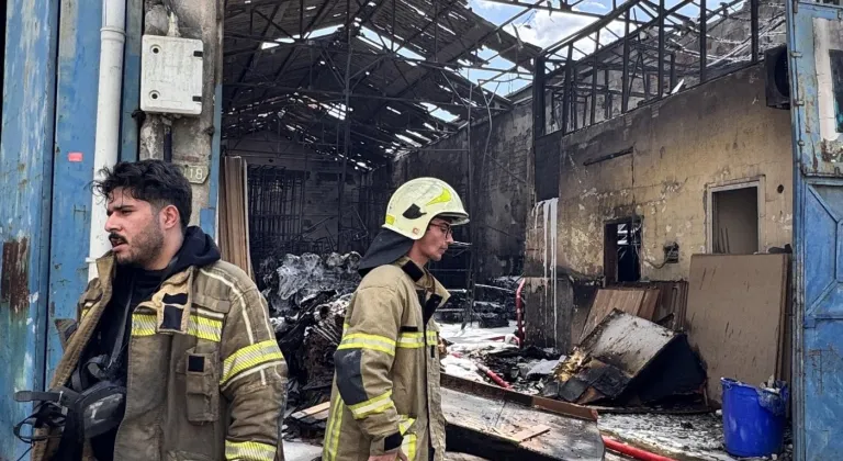 Bursa'da baza deposunda çıkan yangın söndürüldü