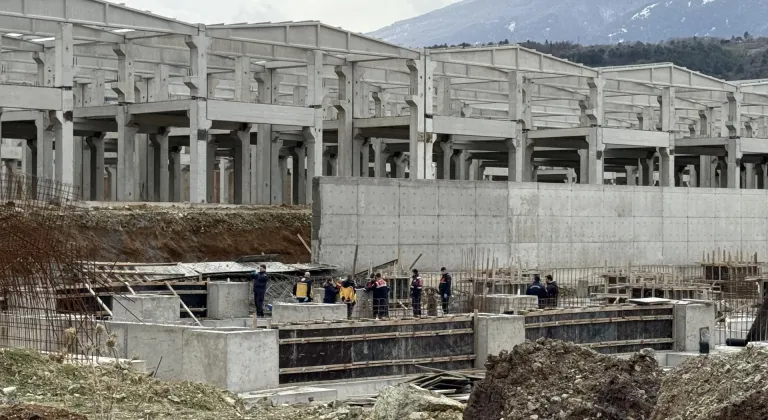 Bursa'da beton dökülürken çöken kalıpların altında kalan işçi öldü