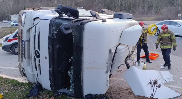 Bursa'da devrilen beton mikserinin sürücüsü ağır yaralandı