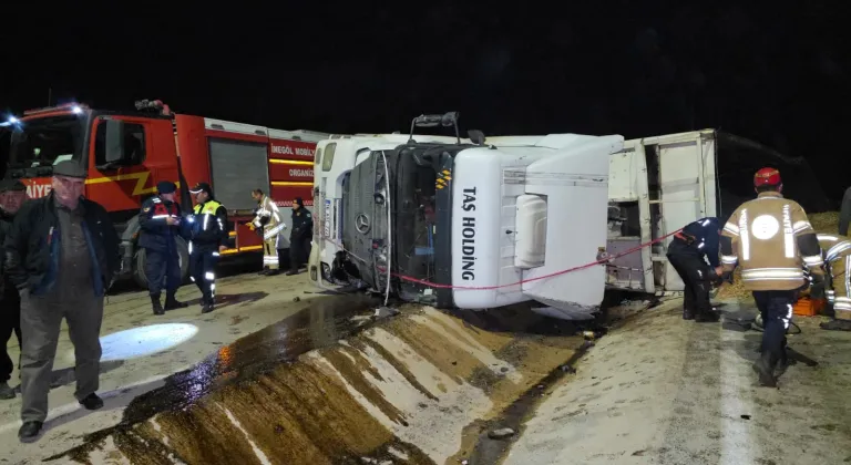 Bursa'da devrilen tırın sürücüsü öldü