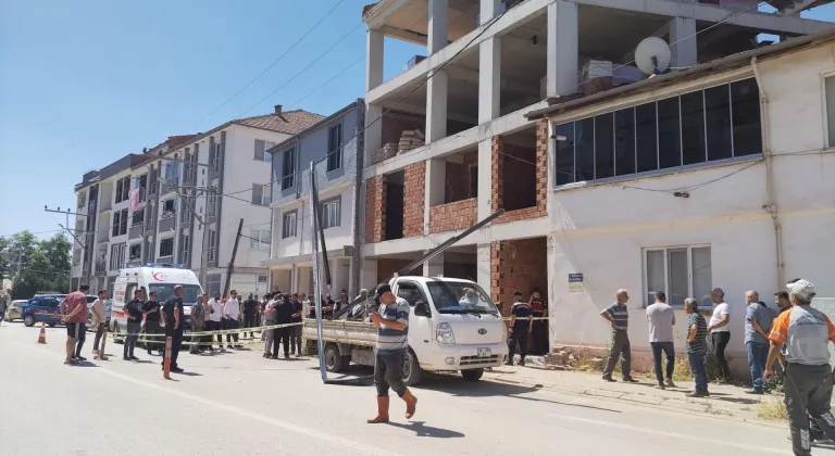 Bursa'da elektrik akımına kapılarak yüksekten düşen işçi öldü