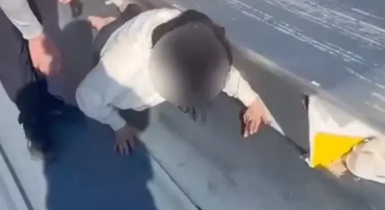 Bursa’da firari hükümlü çatı arasında yakalandı