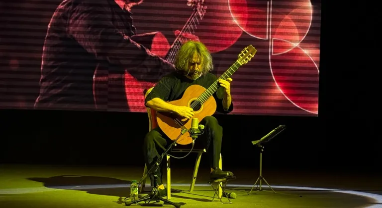 Bursa'da gitarist Christian Lavernier konser verdi