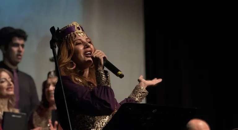 Bursa'da Harı-Bülbül Korosu konser verdi