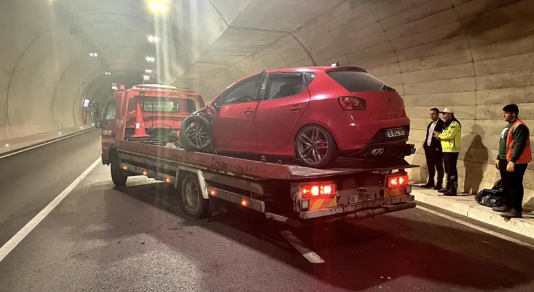 Bursa'da otomobille motosikletin çarpıştığı kazada 1 kişi öldü, 2 kişi yaralandı