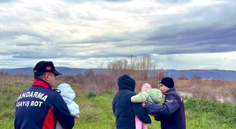 Bursa'da su seviyesinin yükseldiği bölgedeki evde mahsur kalan aile kurtarıldı