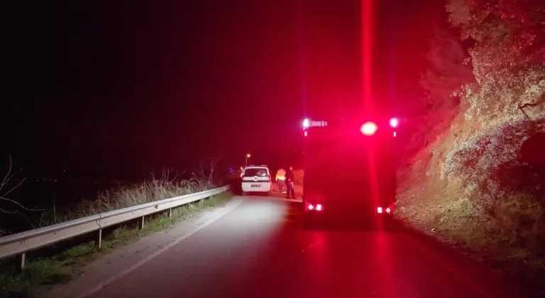 Bursa'da toprak kaymasının olduğu Mudanya-Altıntaş sahil yolunda çalışmalar sürüyor