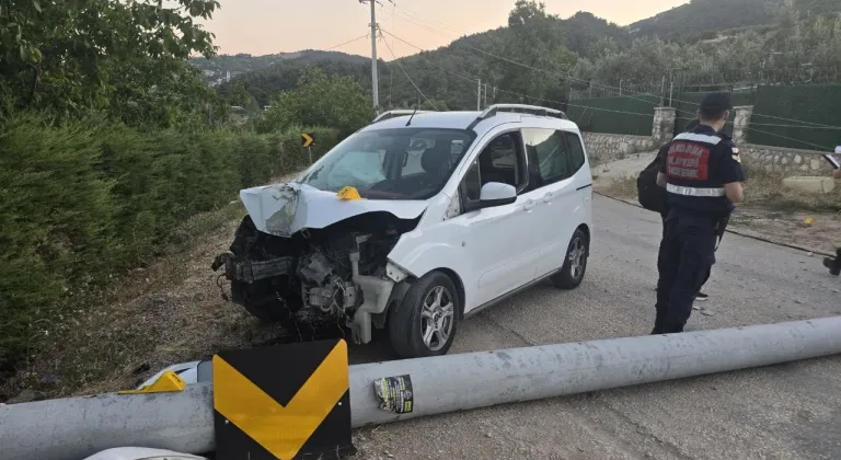 Bursa'da yardım için kaza alanına giden kişi elektrik akımına kapılarak öldü