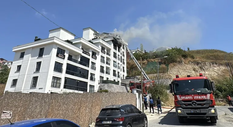 Büyükçekmece'de 5 katlı binada çıkan yangın söndürüldü