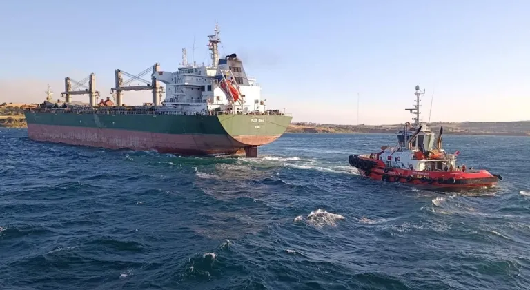 Çanakkale Boğazı gemi trafiği, karaya oturan yük gemisi nedeniyle askıya alındı
