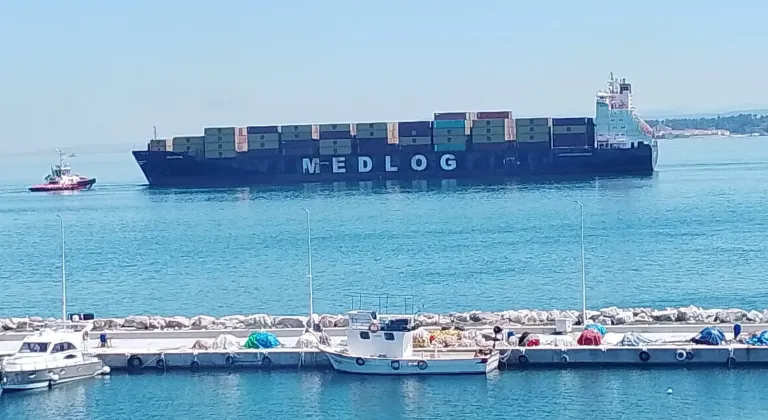 Çanakkale Boğazı'nda arızalanan gemi güvenli bölgeye çekildi