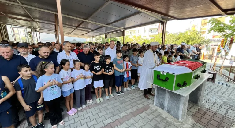 Çanakkale'de çocuklar 9 yaşındaki arkadaşları Yusuf Talha için saf tuttu