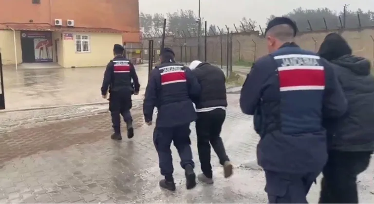 Çanakkale'de göçmen kaçakçılığı iddiasıyla yakalanan 3 zanlı tutuklandı