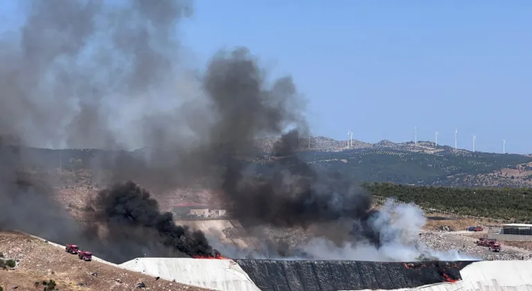 Çanakkale'de katı atık bertaraf ve depolama tesisinde çıkan yangına müdahale ediliyor