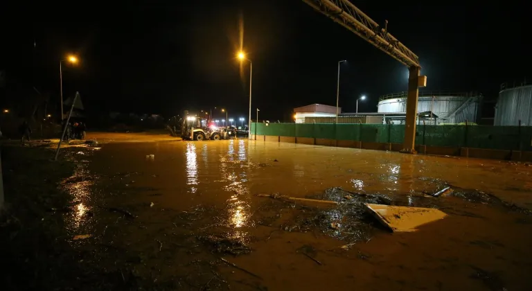 Çanakkale'de sağanak nedeniyle Kepez Çayı taştı