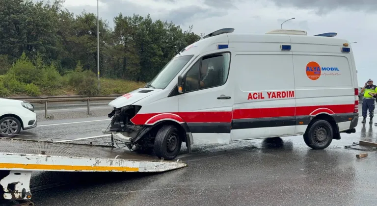 Çekmeköy'de devrilen ambulansın sürücüsü yaralandı