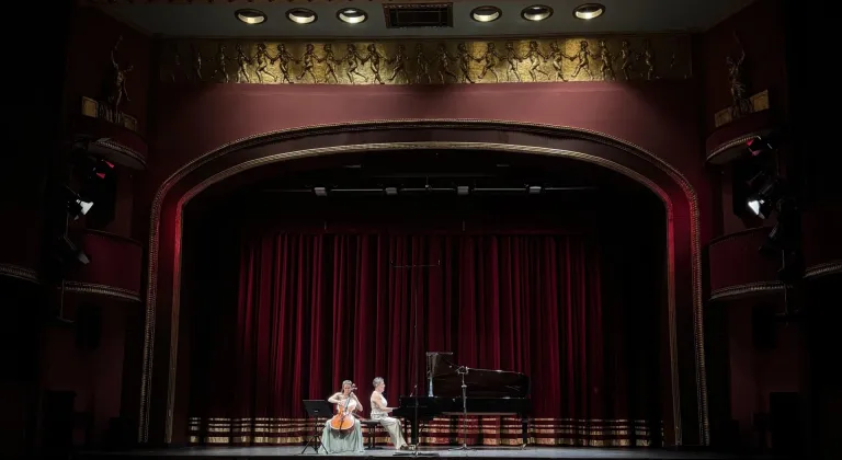 Çellist Selin Nardemir Önertürk ve piyanist Zümrüt Alieva Süreyya Operası'nda sahne aldı