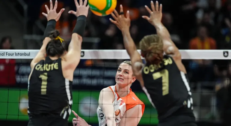 CEV Şampiyonlar Ligi finalinde Eczacıbaşı Dynavit'i 3-1 yenen VakıfBank, şampiyon oldu.