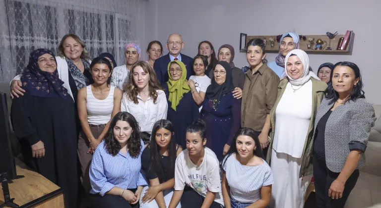 CHP Genel Başkanı Kılıçdaroğlu, gündelik ev işlerinde çalışan kadınlarla görüştü