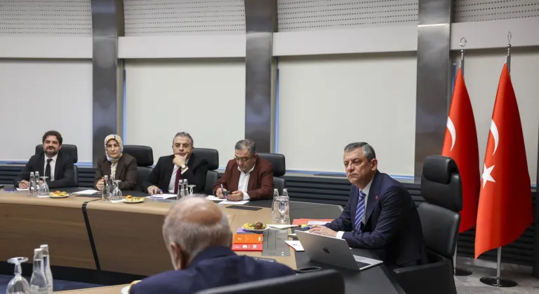 CHP Genel Başkanı Özel, Diyarbakır Kent Koruma ve Dayanışma Platformu temsilcileriyle buluştu