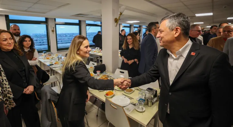 CHP Genel Başkanı Özel, İstanbul'da tutuklu yakınlarıyla iftar programında konuştu:
