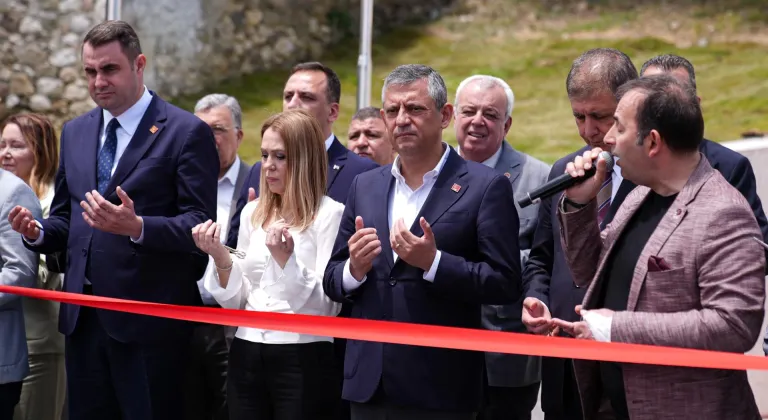 CHP Genel Başkanı Özel, İzmir'de kent bostanı ve cami açılışına katıldı: