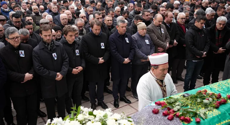 CHP Genel Başkanı Özel, Manisa'da cenaze törenine katıldı