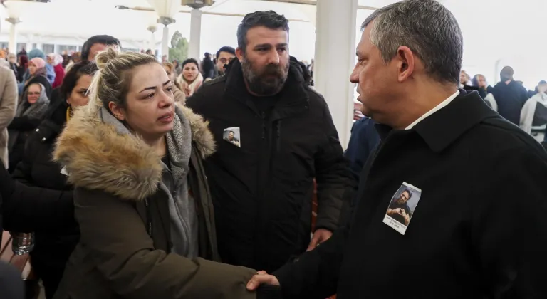 CHP Genel Başkanı Özel, parti personeli Özkanatoğlu'nun cenaze törenine katıldı