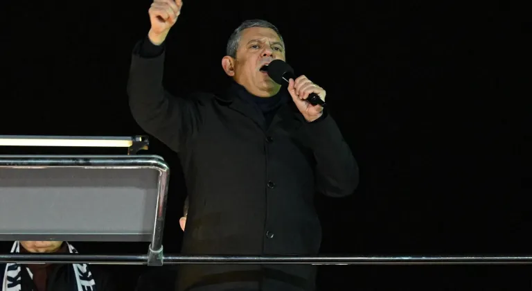 CHP Genel Başkanı Özel, partisinin Çekmeköy'de düzenlenen mitingine katıldı