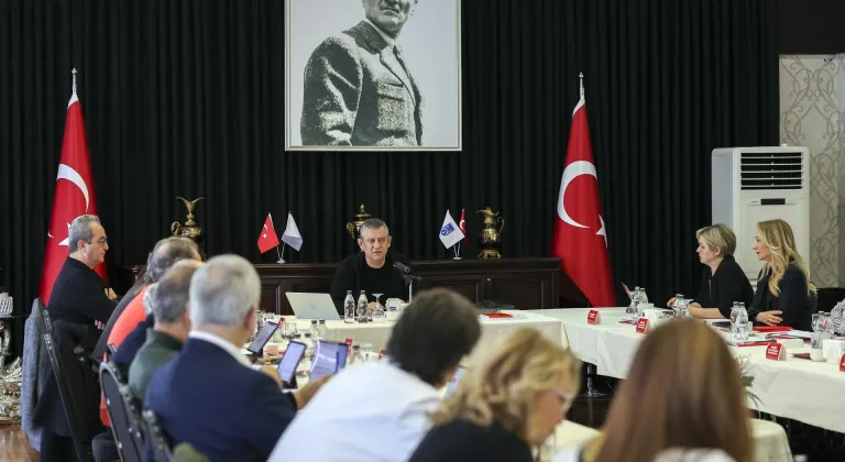 CHP Genel Başkanı Özel, partisinin Cumhurbaşkanlığı Aday Ofisi toplantısına katıldı