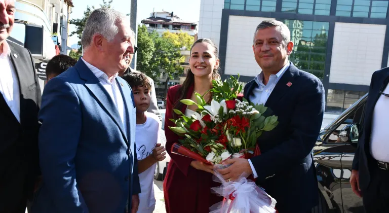 CHP Grup Başkanı Özel, Bilecik'te partililerle bir araya geldi
